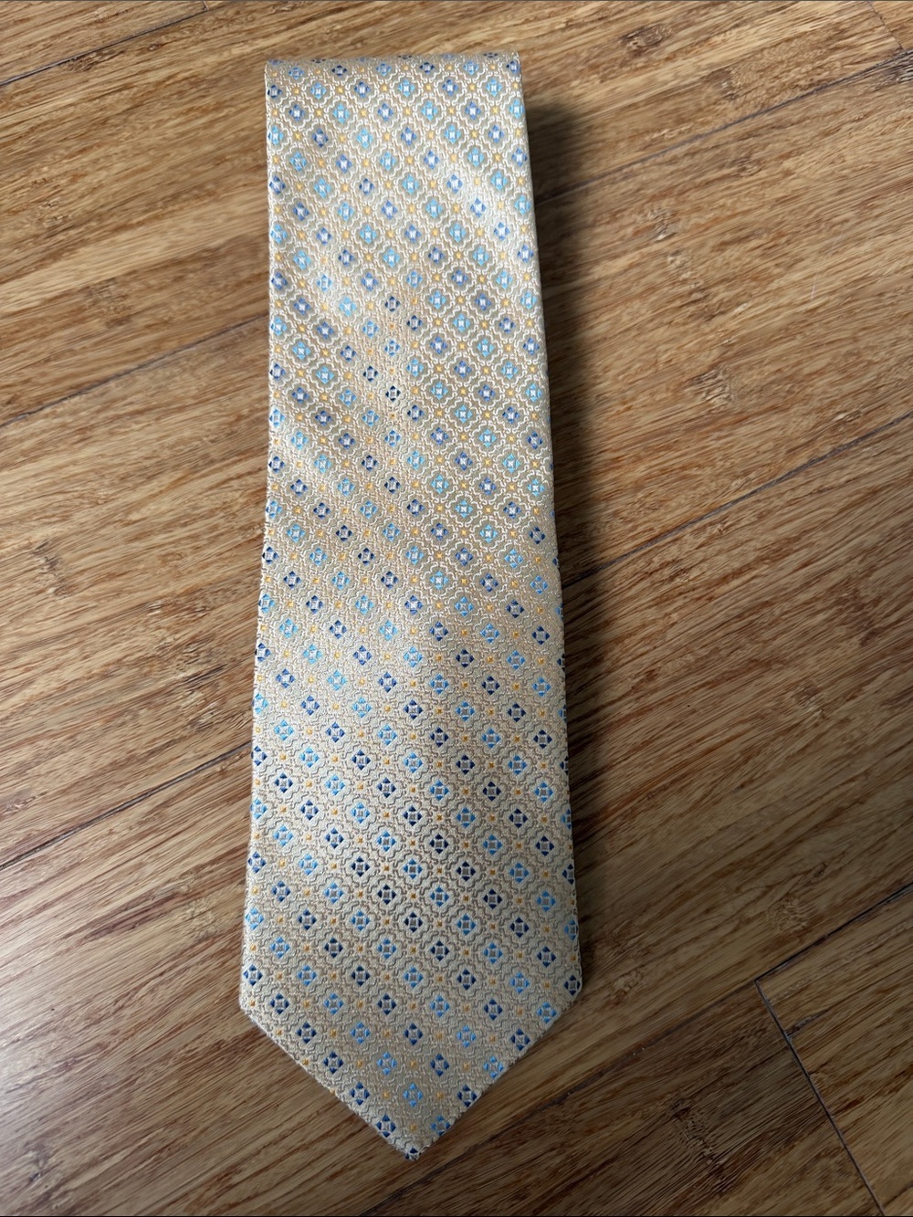 (11t) Joseph & Feiss International 100% Silk Gold Blue Geometric Medallion tie